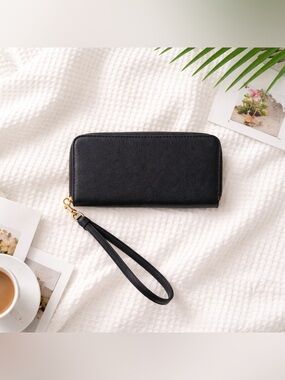 🛍️ Women’s black leather zip round double wallet Wristlet EUC